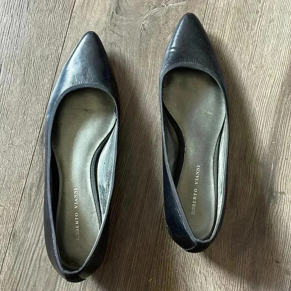 ❤️2/$50❤️Roberto Vianni Black Leather Flat Pump-  Sz 7.5